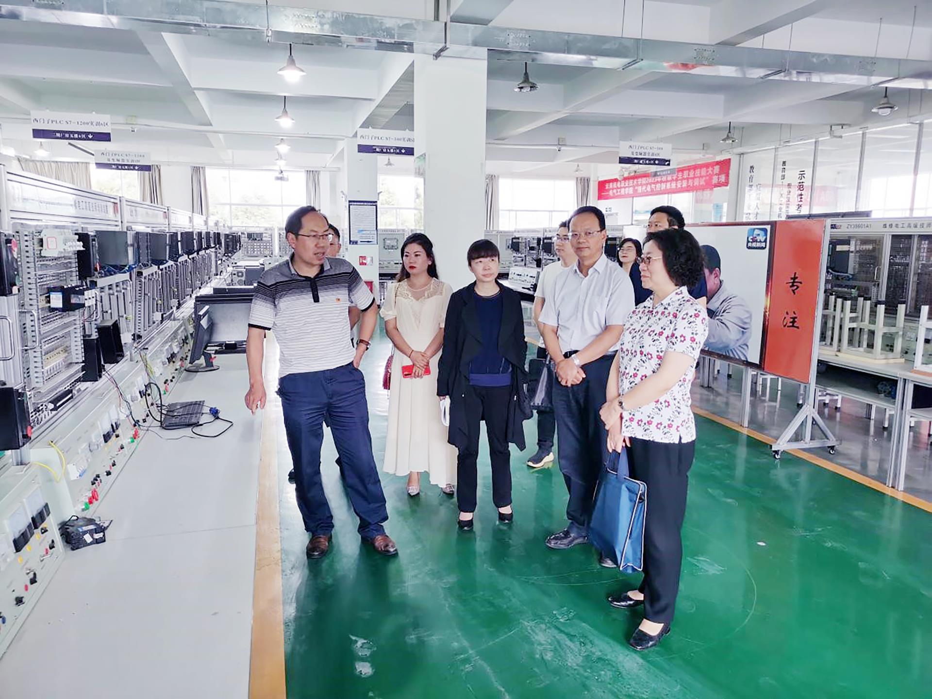 b2cf6cdab9b342108e420feb2a1aa50c.jpg b2cf6cdab9b342108e420feb2a1aa50c.jpg